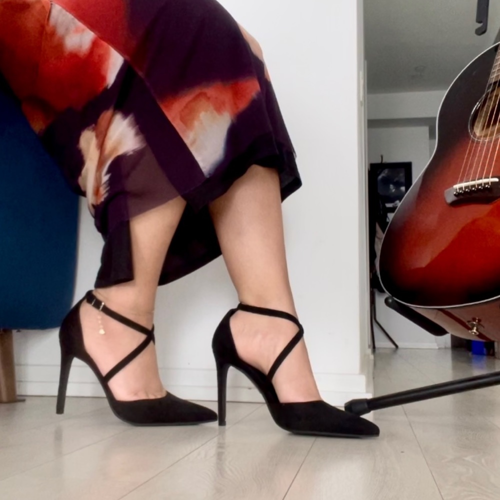 LE CHÂTEAU HEELS NWT